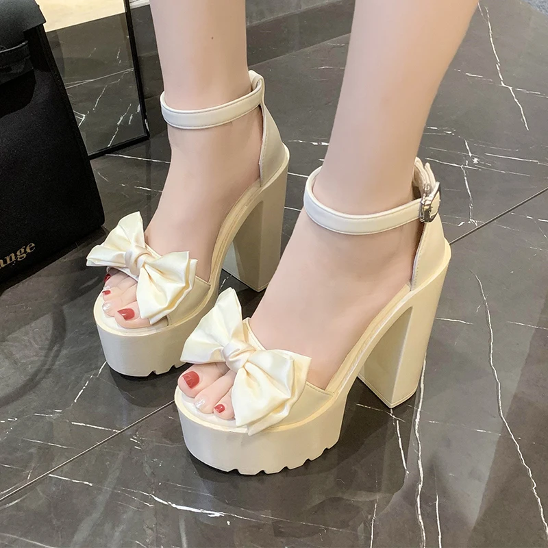 Женские сандалии, новинка 2025 – обзор и цена Women'S Fashion Trends Summer 2025